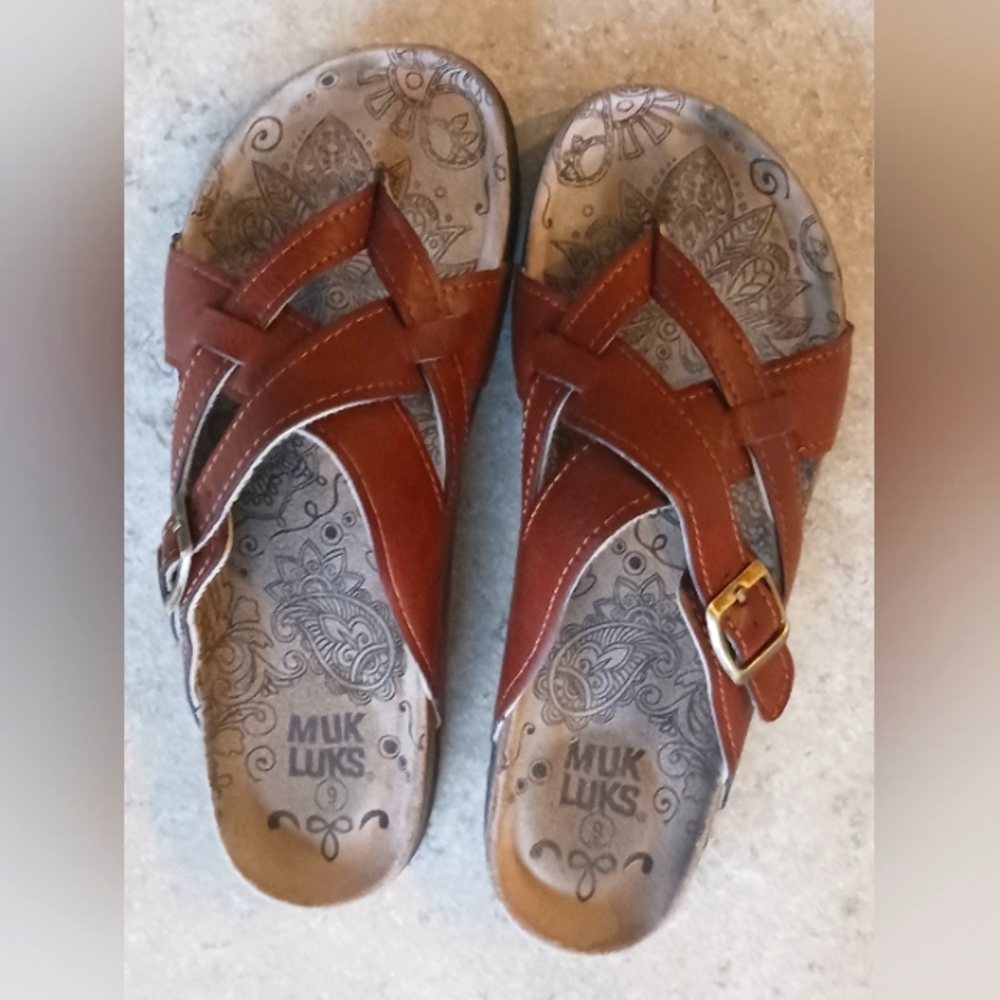 Muk Luk foot bed sandals